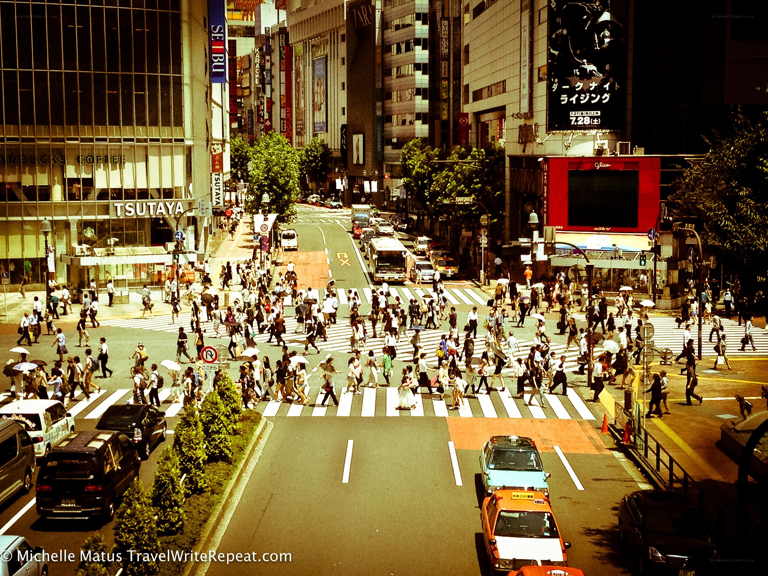 Crowded crosswalk in Tokyo