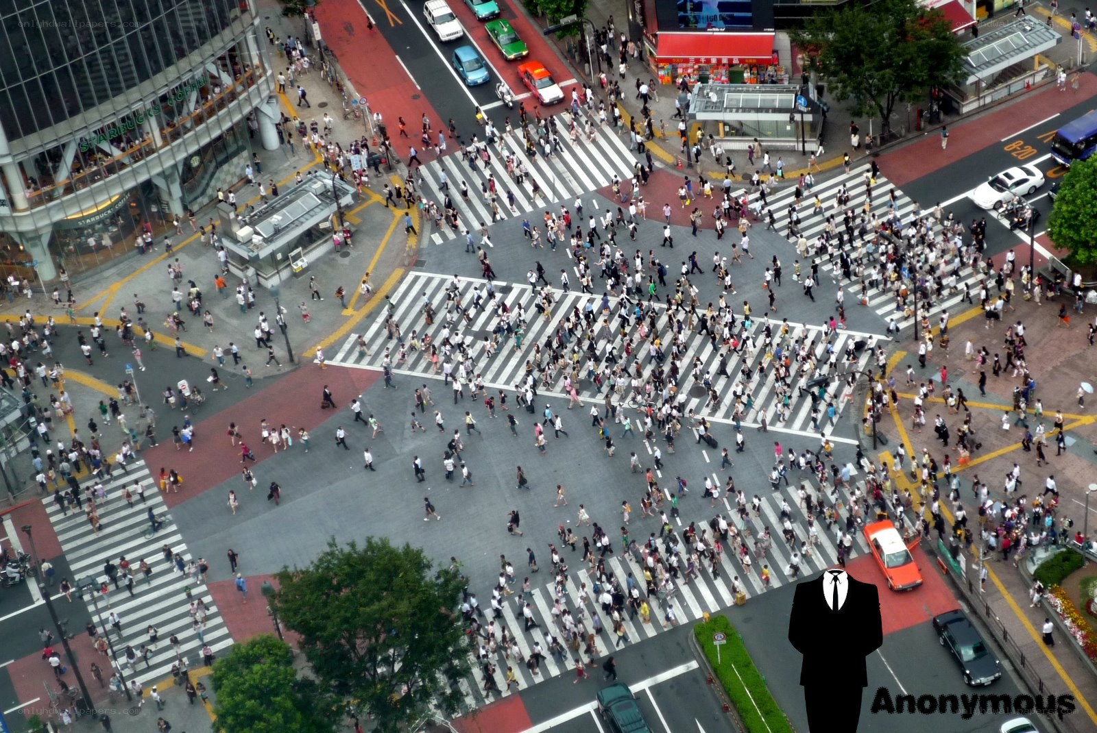 Crowded crosswalk in Tokyo