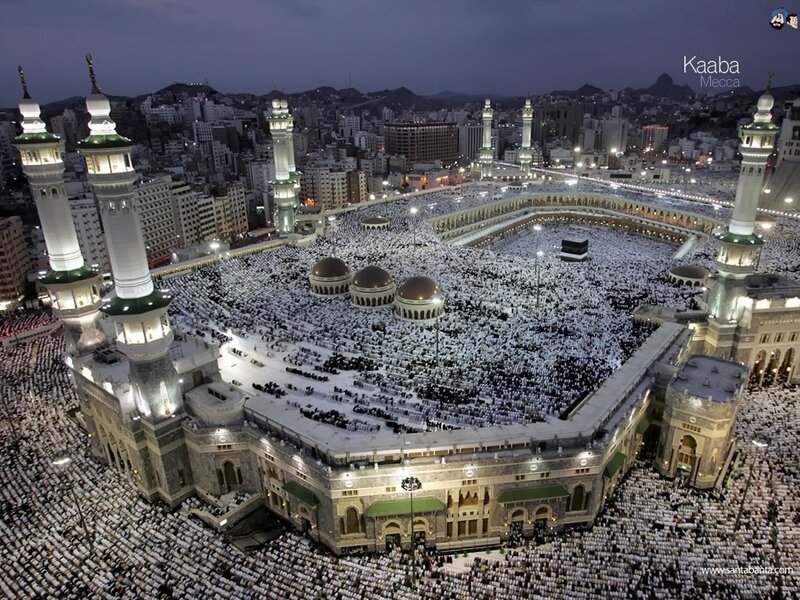 Crowded Kaaba at night