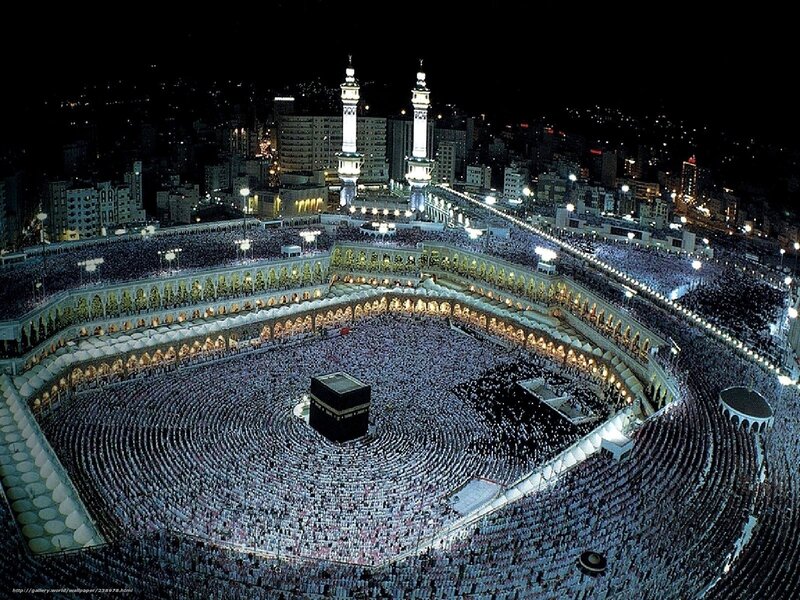 Crowded Kaaba at night