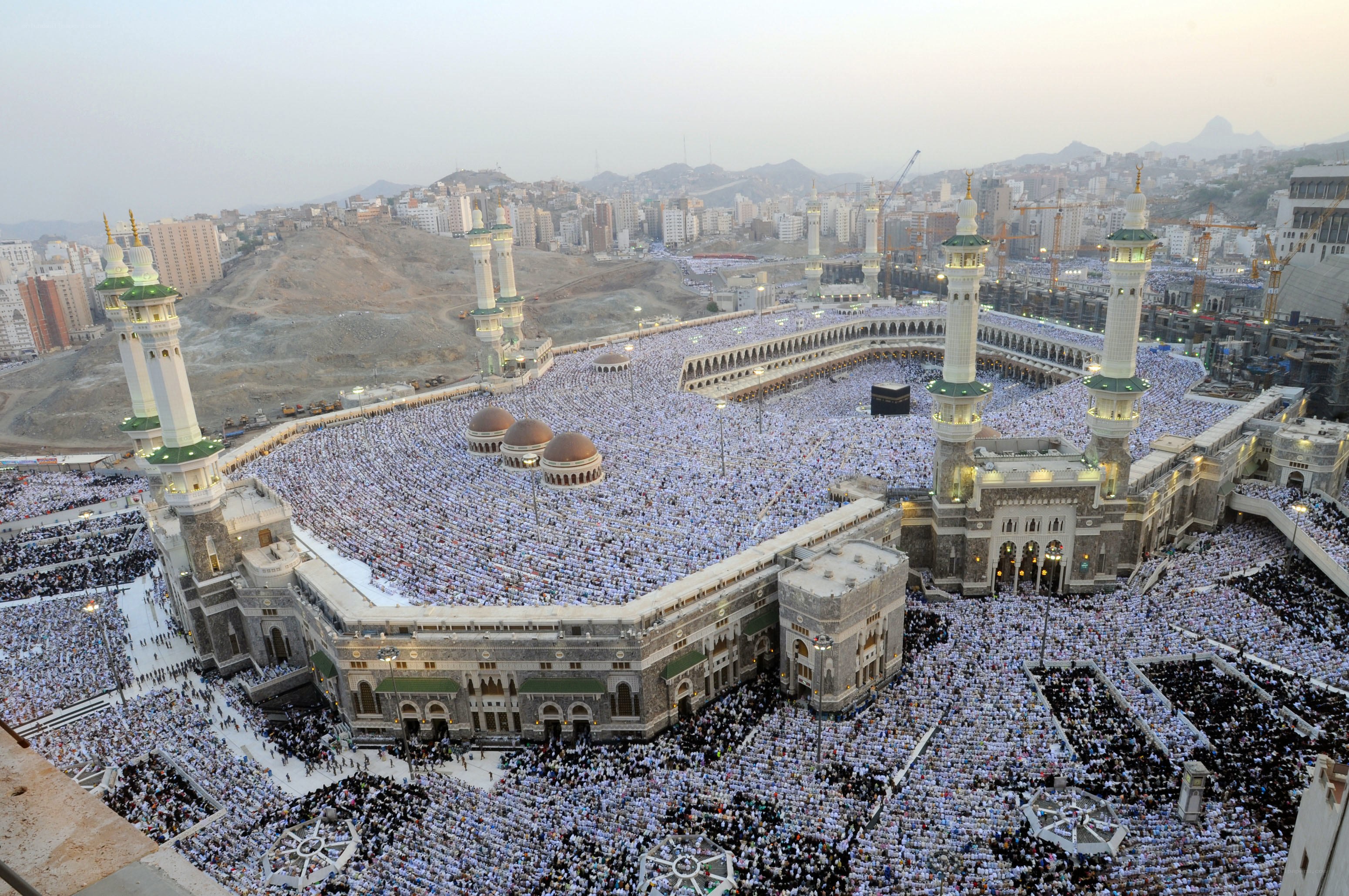 Crowded mosque in Mecca