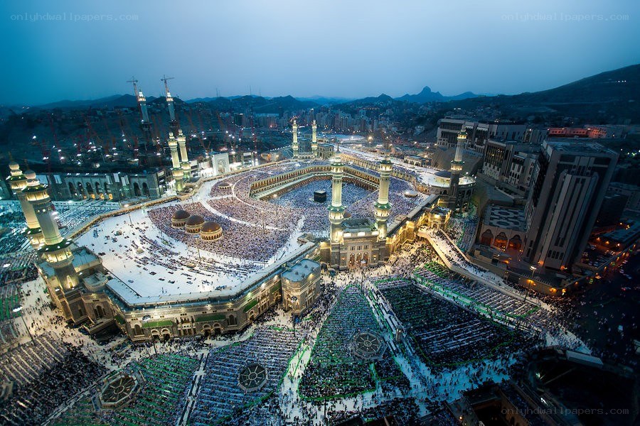 Crowds at the Grand Mosque