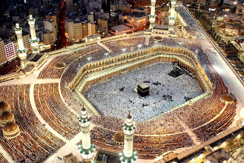 Crowds at the Grand Mosque
