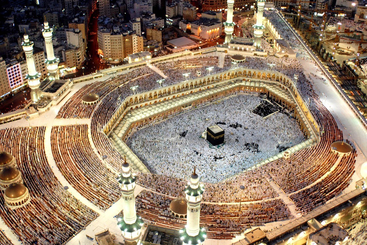 Crowds at the Grand Mosque
