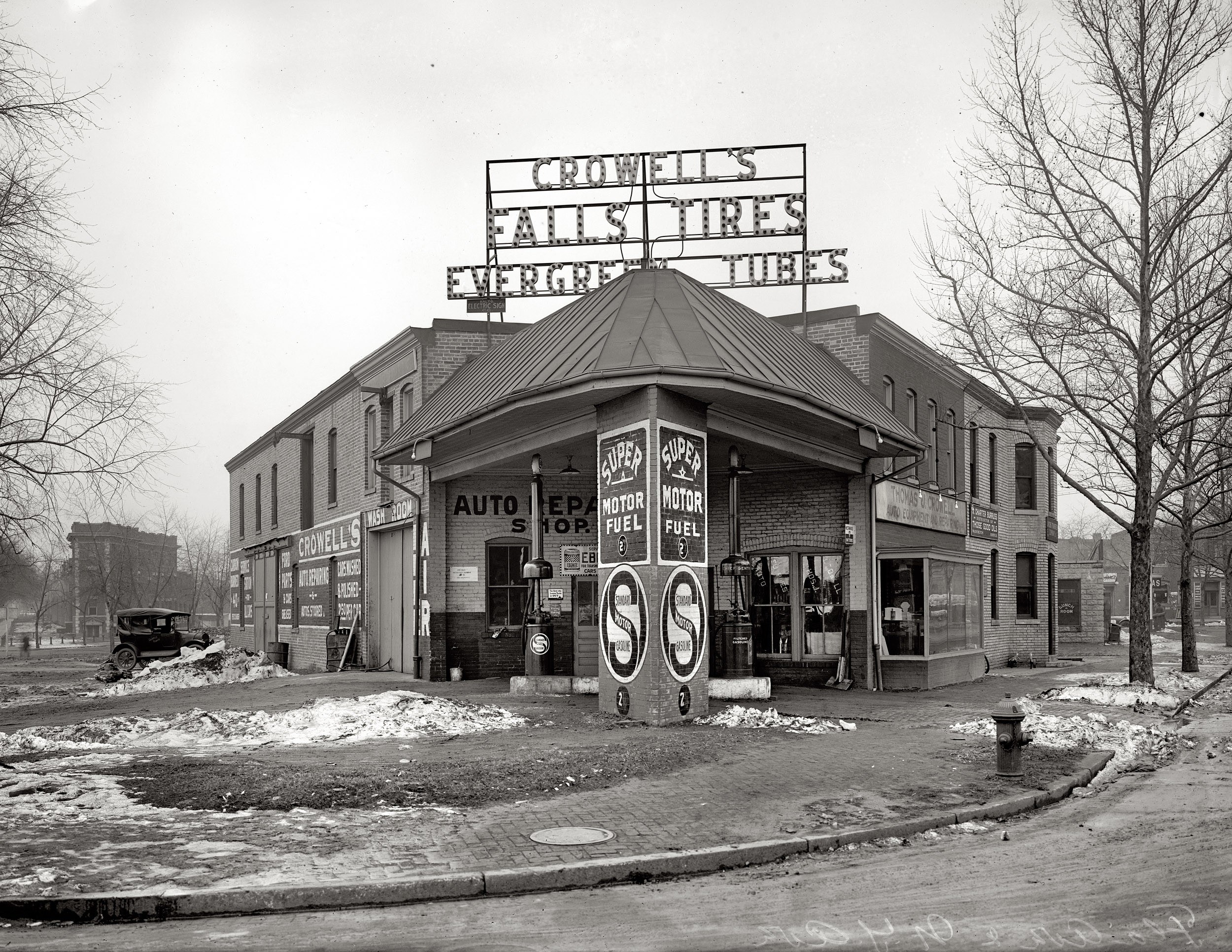 Crowell's Falls Tires gas station