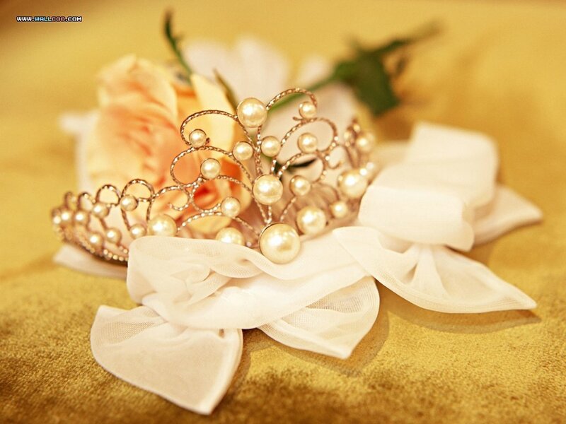 Crown with pearls and flowers