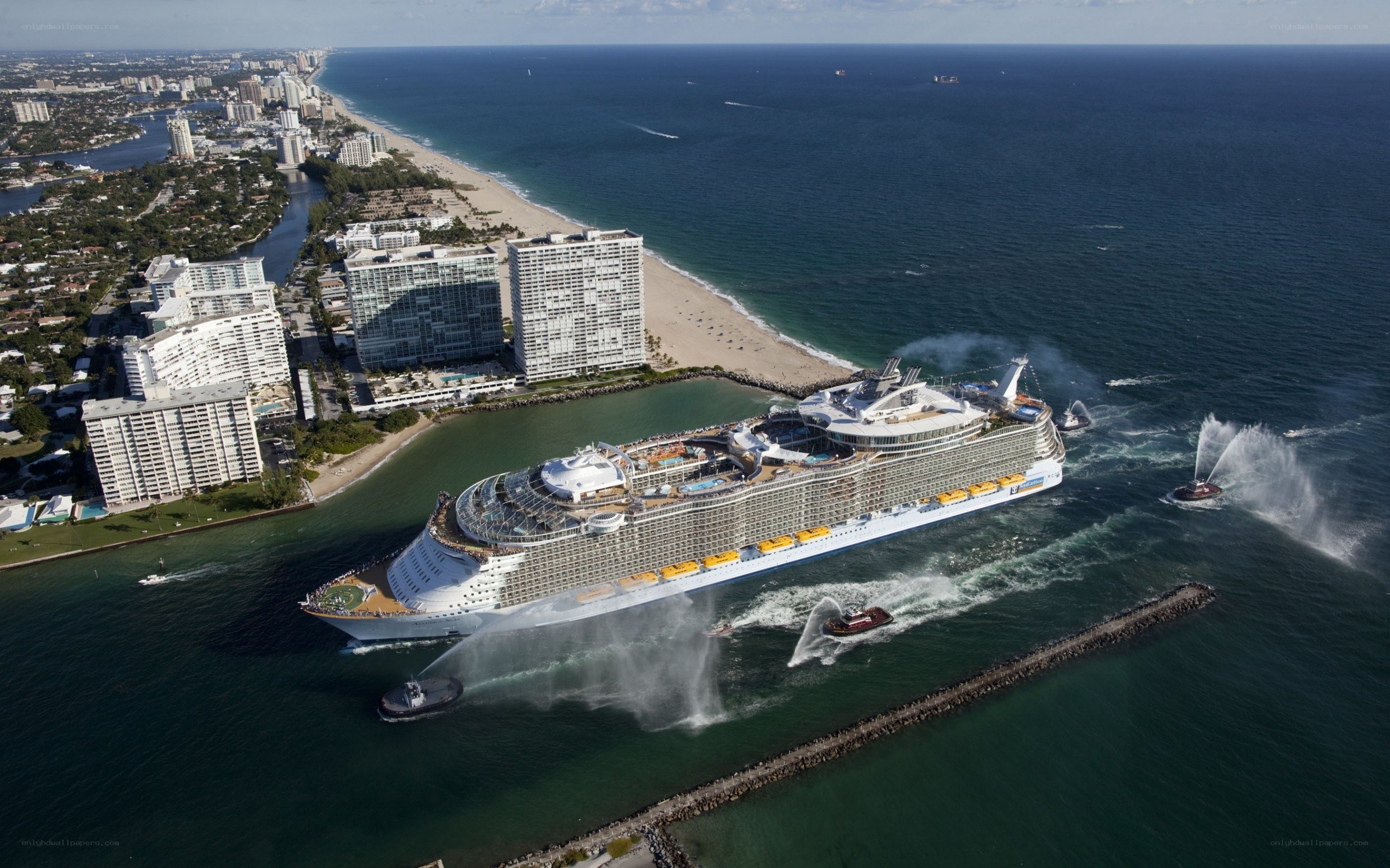 Cruise ship arriving at port