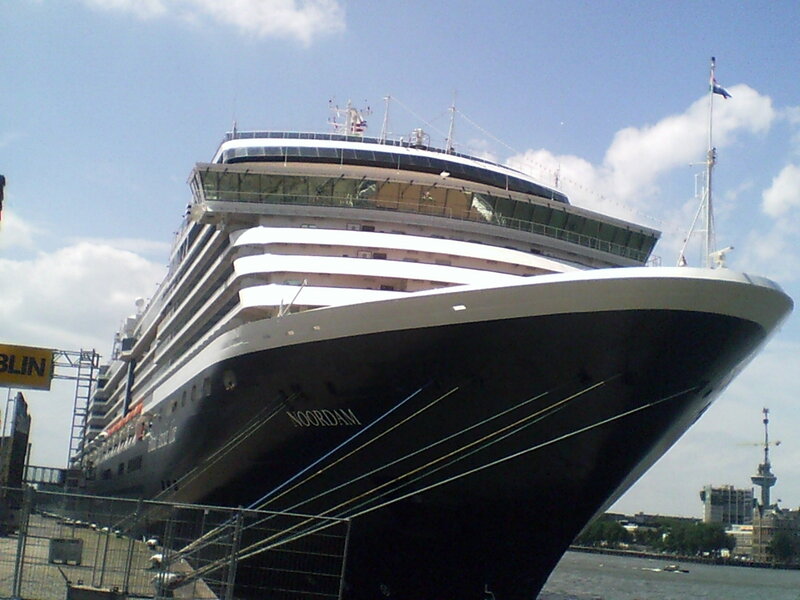 Cruise Ship at Port — Black
