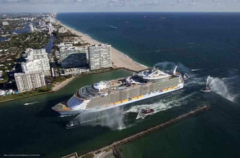 Cruise ship entering port