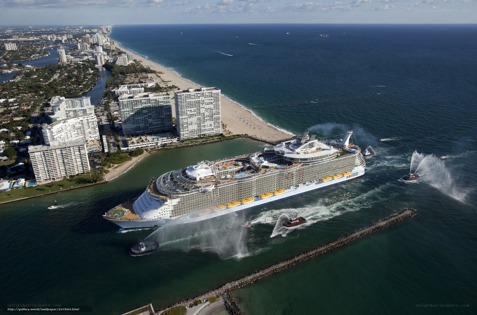 Cruise ship entering port