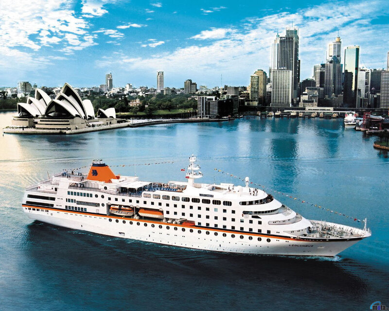 Cruise ship in Sydney harbor