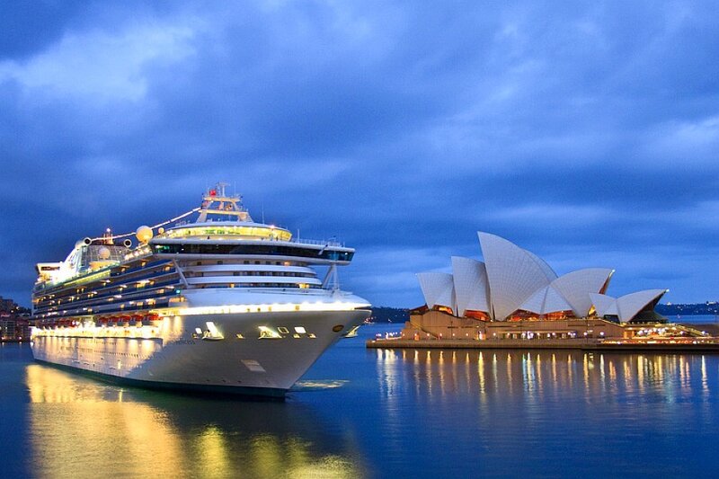 Cruise ship near Sydney Opera House