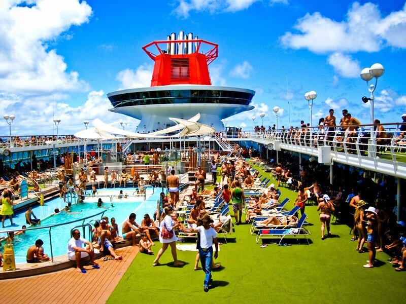 Cruise ship pool deck