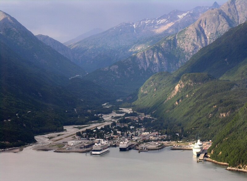 cruise ships in alaskan harbor