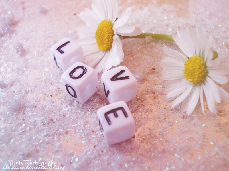 Cubes Spelling Love — Pink