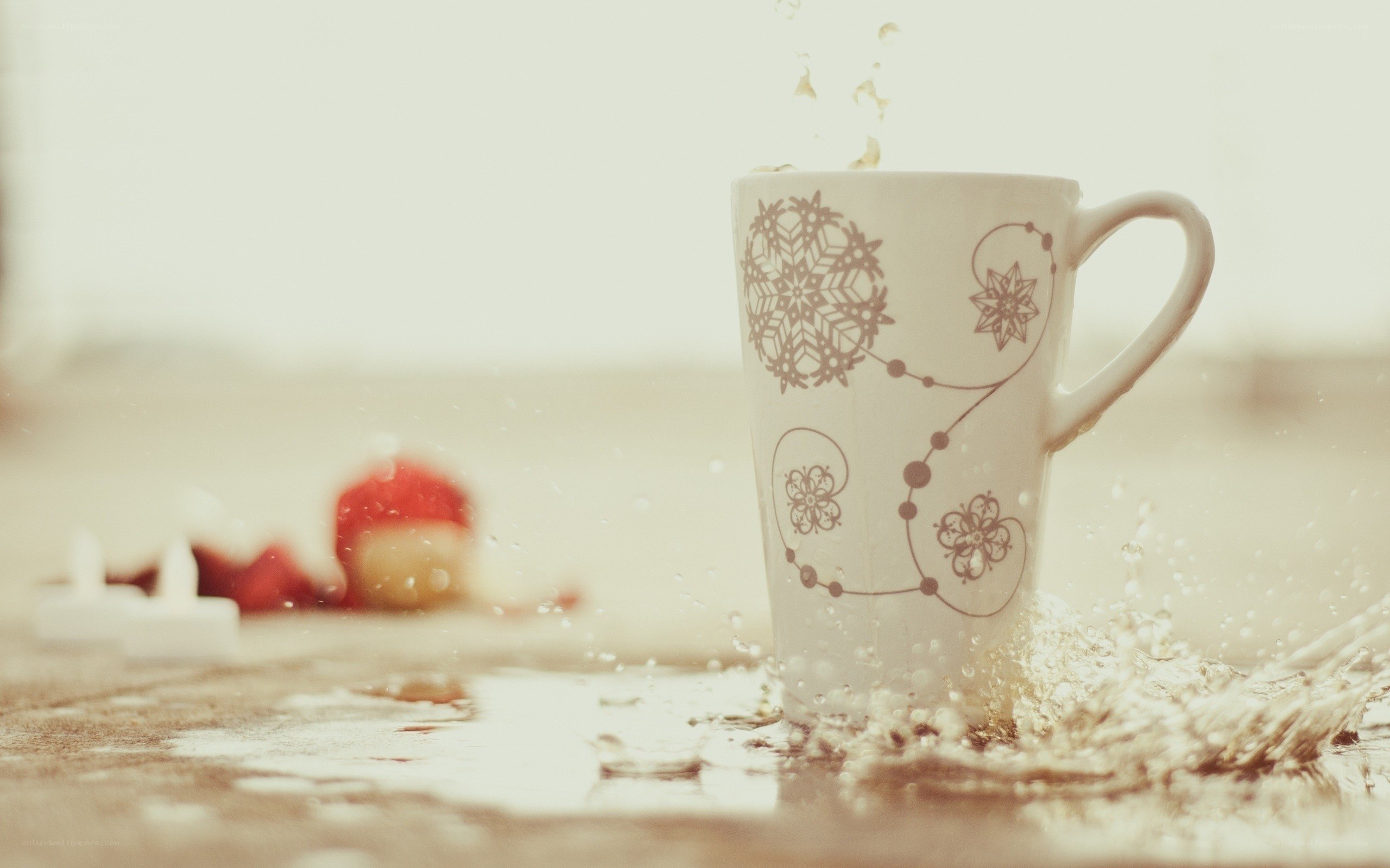 Cup splashing water