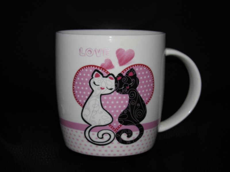 Cup with cats and hearts