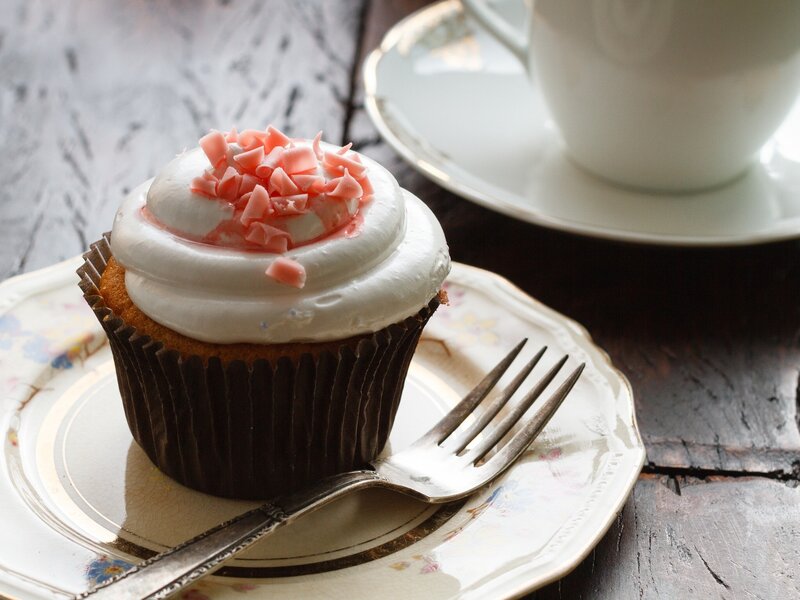 Cupcake on a Plate — White
