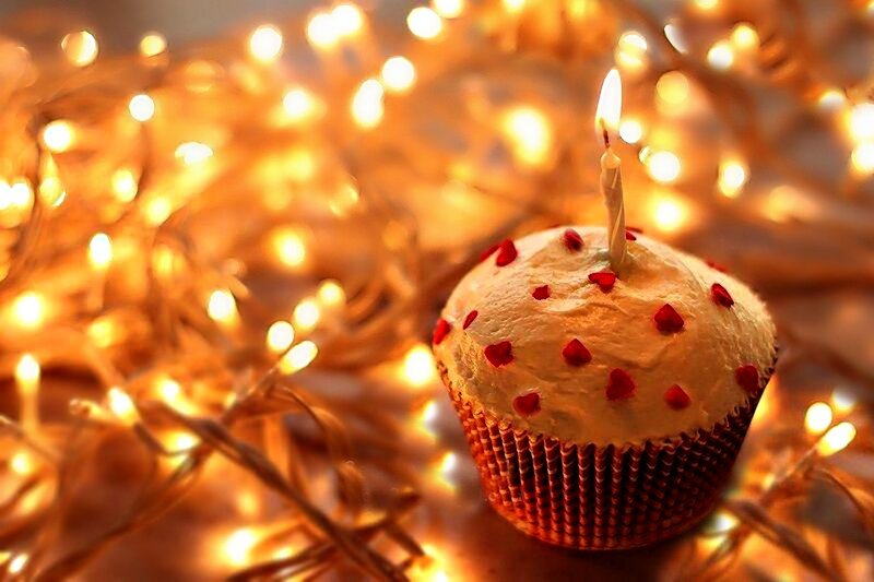 Cupcake with Candle — Gold