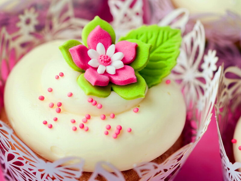 Cupcake with Flower Decoration — Pink