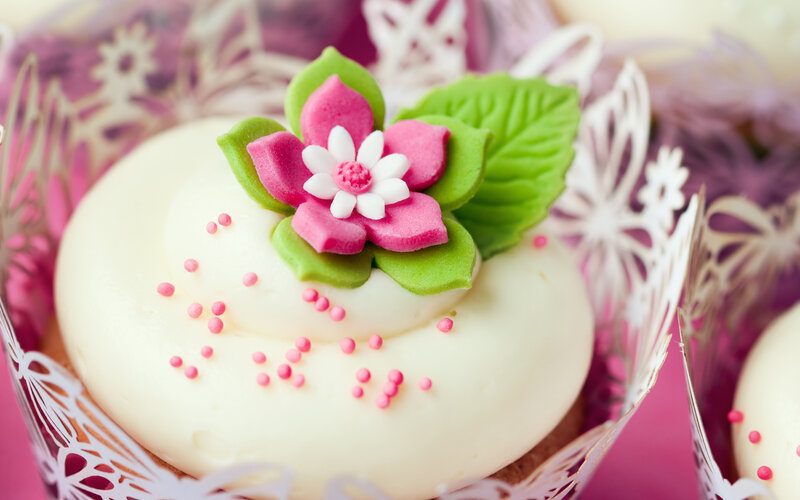 Cupcake with Flower Decoration — White, Delicate