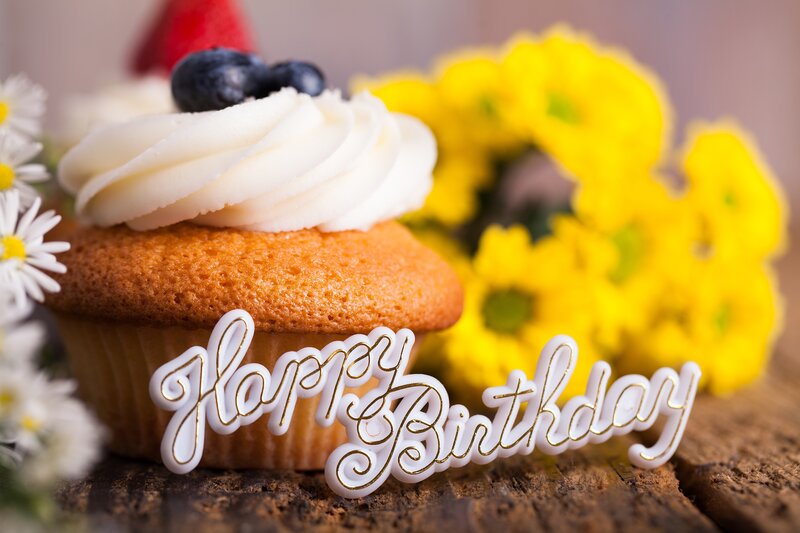 Cupcake with Frosting — Yellow