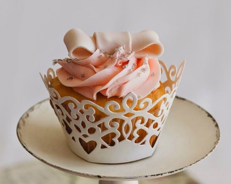Cupcake with Pink Frosting — Elegant, Photograph