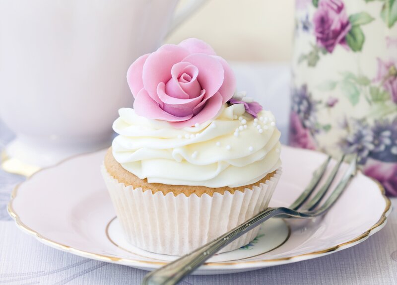 Cupcake with Pink Rose — Elegant, Photograph, Plate