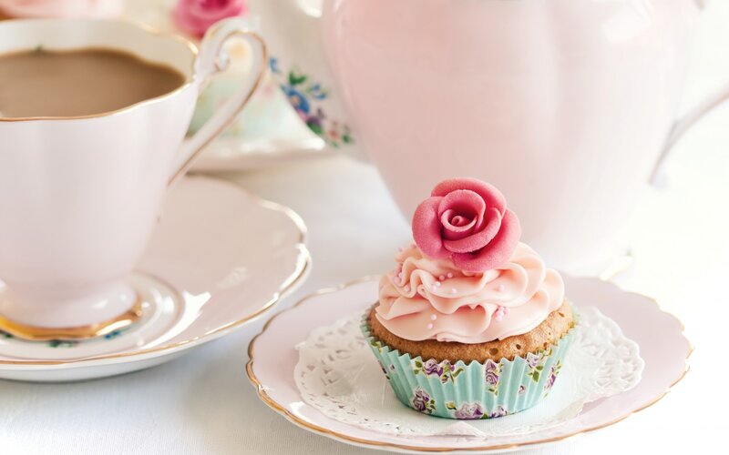 Cupcake with Pink Rose — Serene