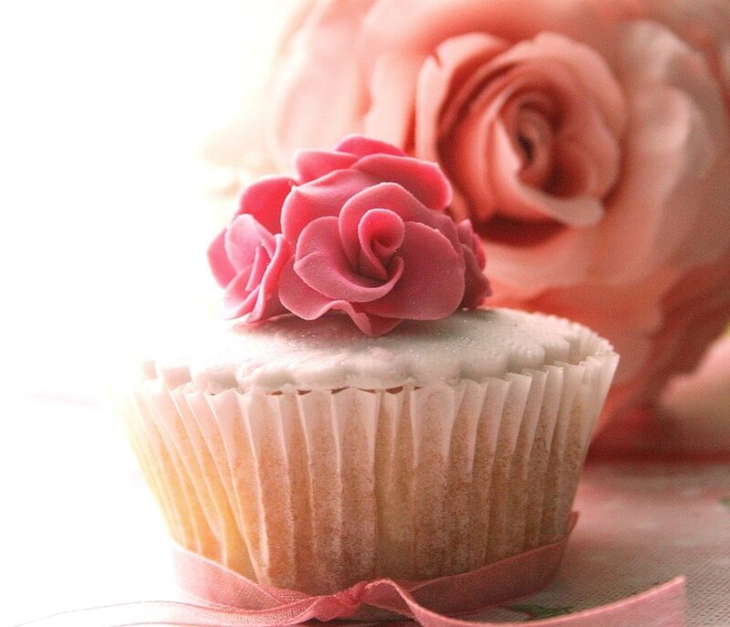 Cupcake with Pink Rose — Soft