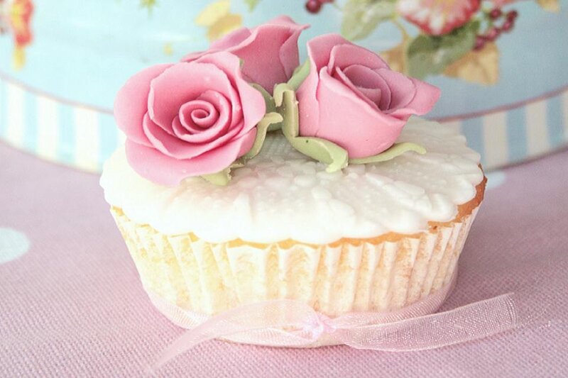 Cupcake with Pink Roses