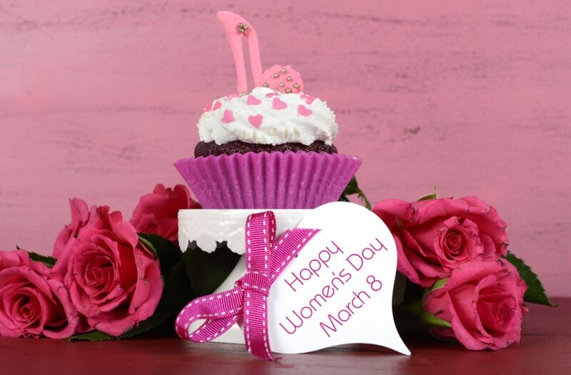 Cupcake with Roses — Pink