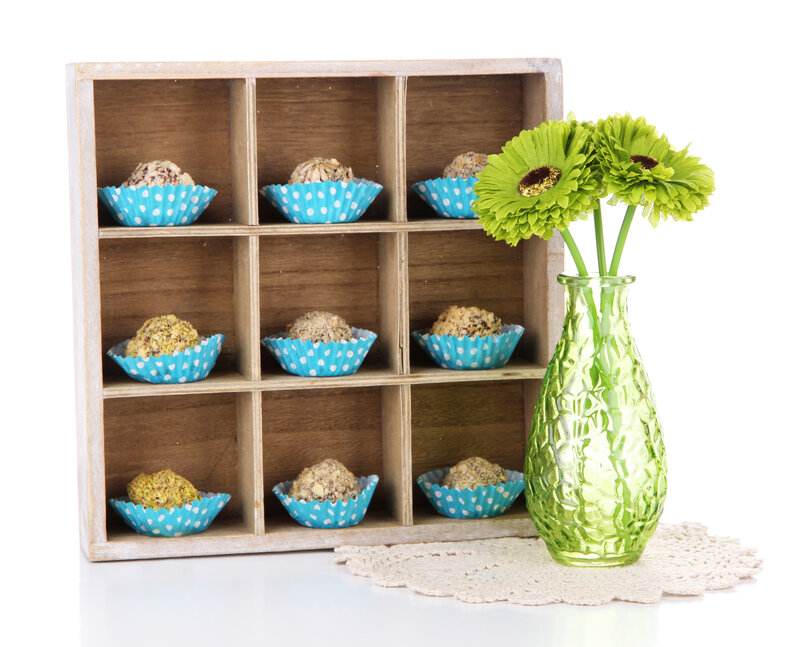 Cupcakes in Wooden Box — Brown