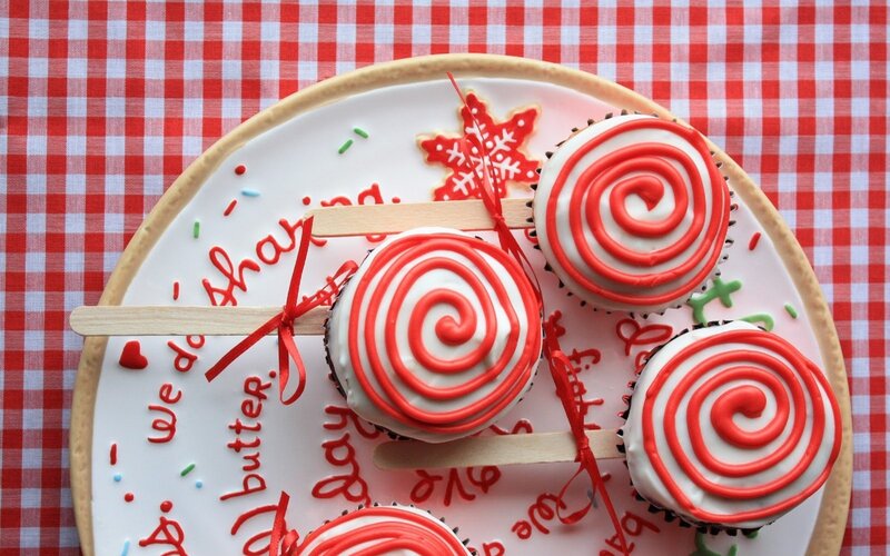 Cupcakes on a cookie plate