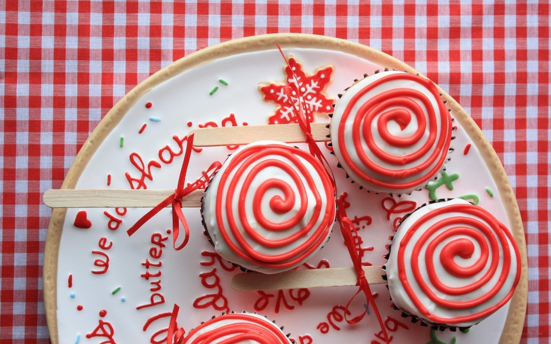 Cupcakes on a cookie plate