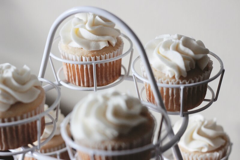Cupcakes on a Stand — White, Calm