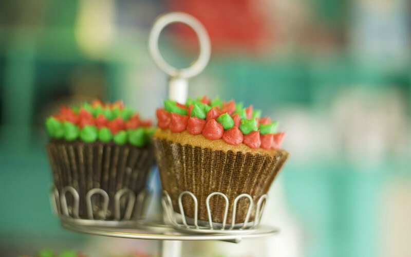 Cupcakes on Stand — Brown