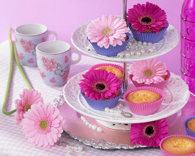 Cupcakes on Tiered Stand — Pink, Festive