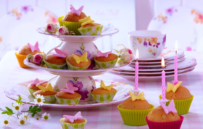 Cupcakes on Tiered Stand — Pink