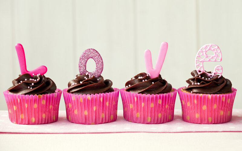 Cupcakes Spelling Love