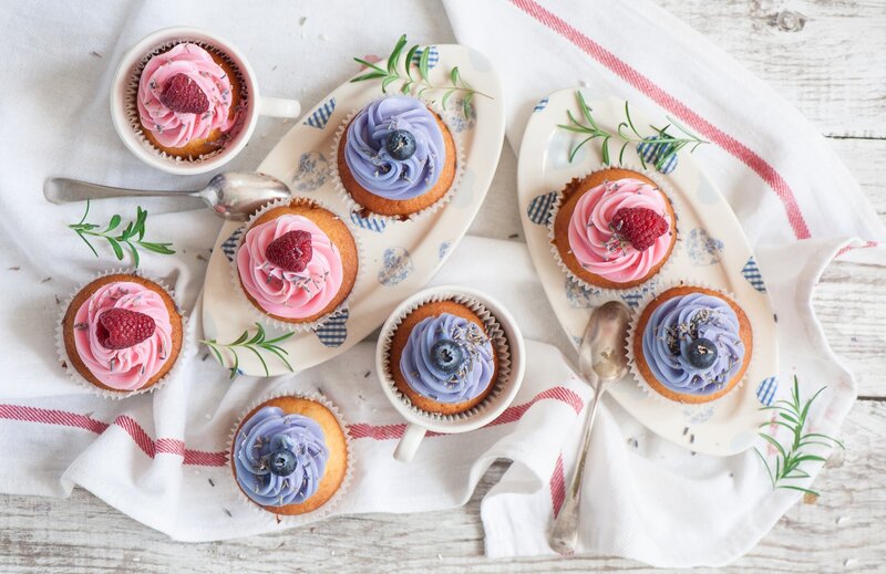 Cupcakes with Berries — Pink