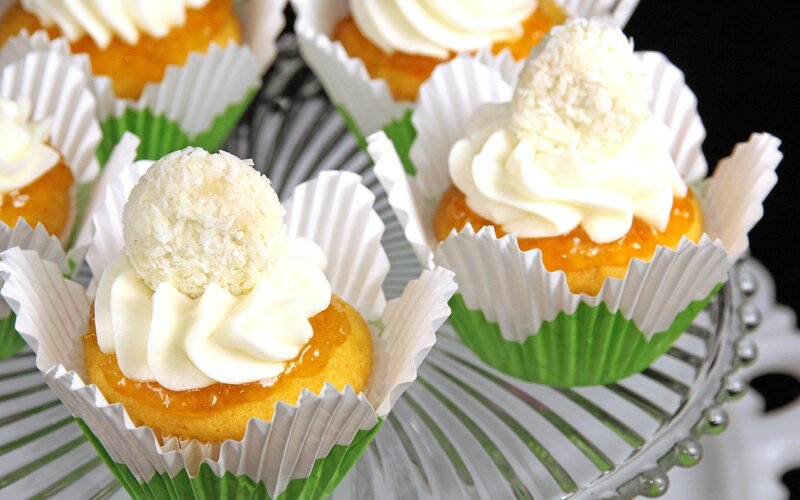Cupcakes with Coconut Balls