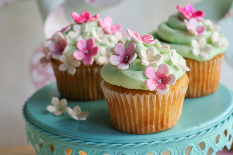 Cupcakes with Flower Decorations — Green, Festive