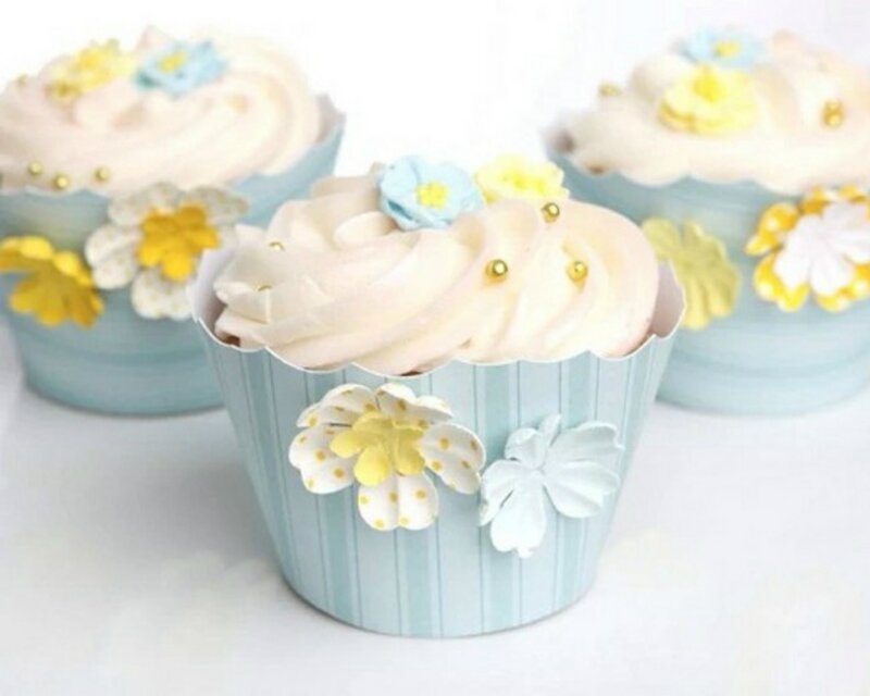 Cupcakes with Flowers — Light Blue
