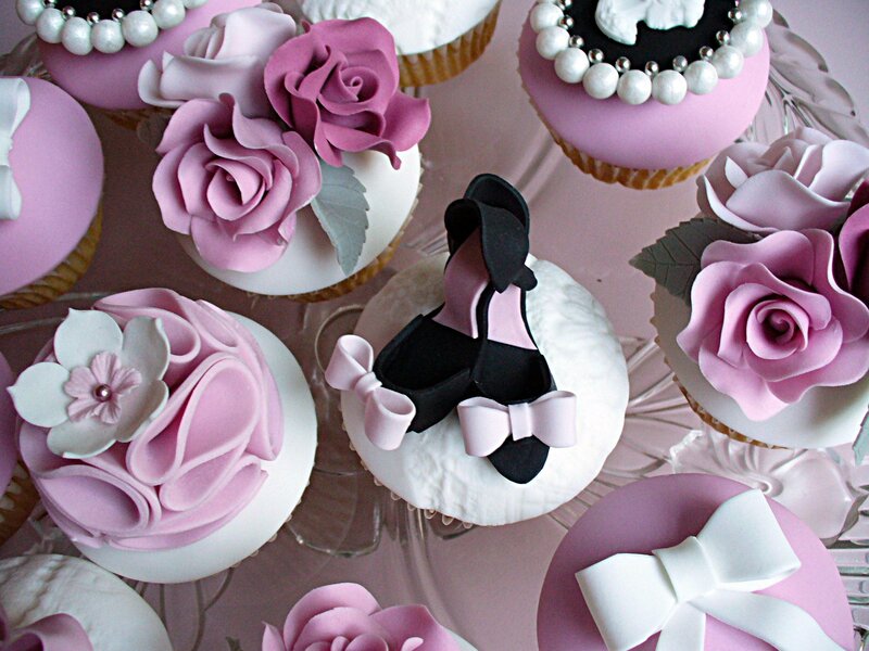 Cupcakes with Fondant Decorations — Pink