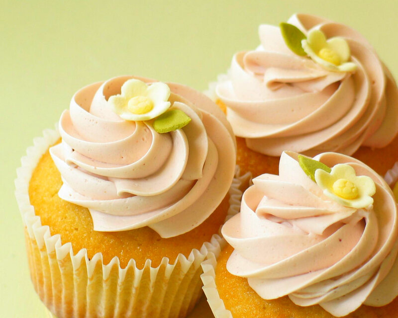 Cupcakes with Frosting — Yellow