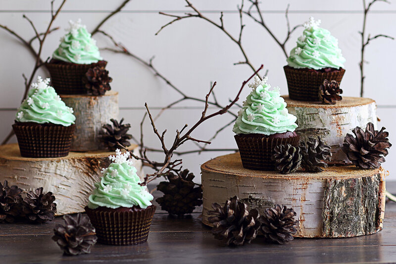 Cupcakes with Green Frosting — Festive, Winter