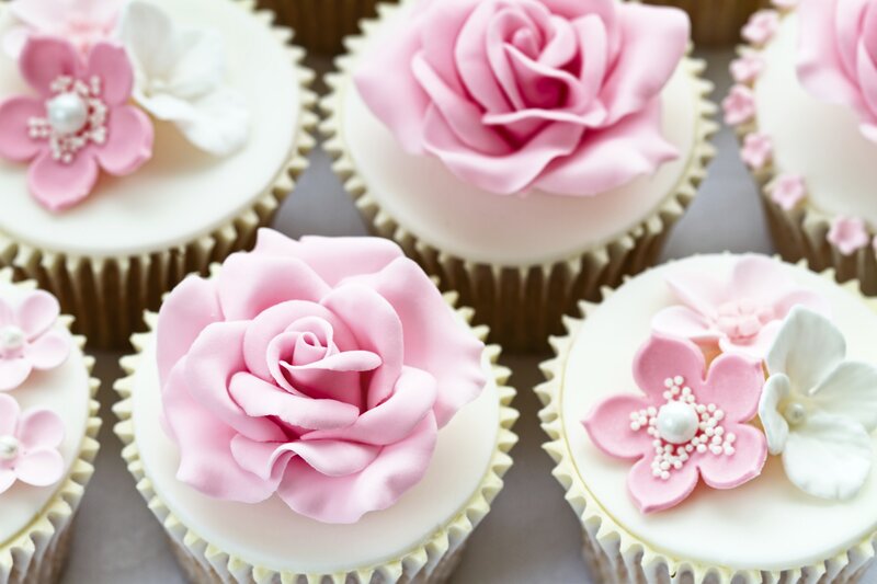 Cupcakes with Pink Flowers — Elegant