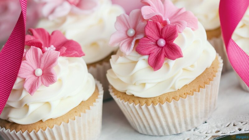 Cupcakes with Pink Flowers — Festive, Photograph