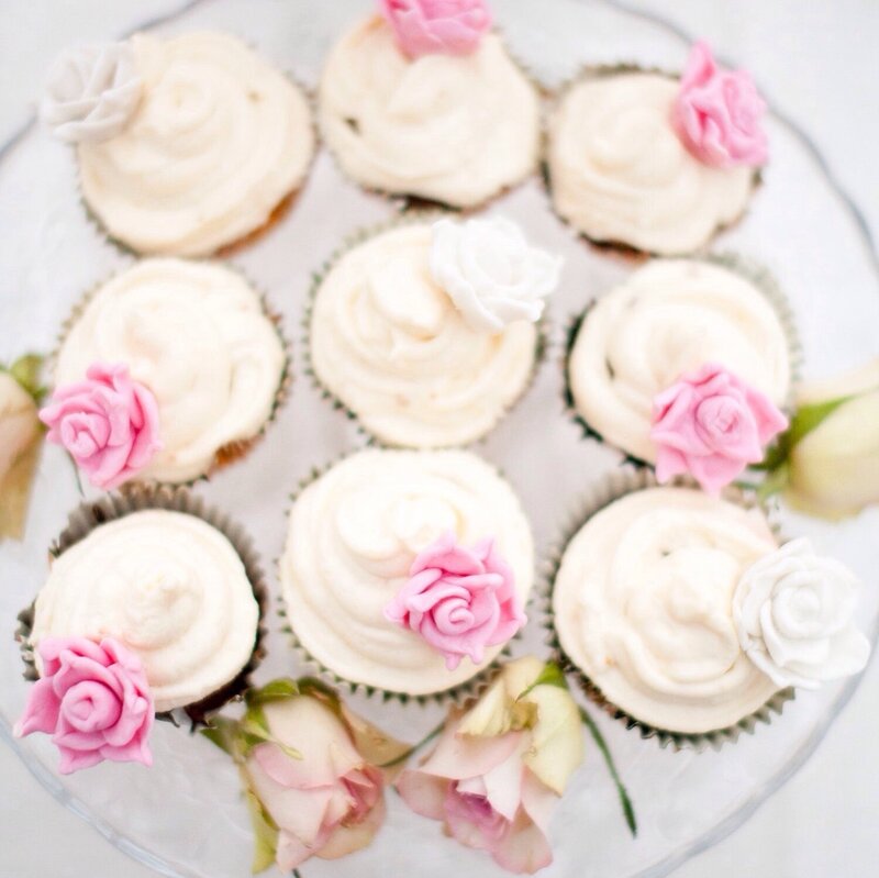 Cupcakes with Rose Decorations — White